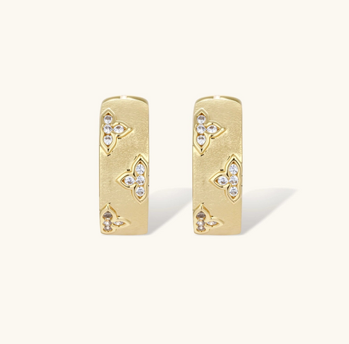 Product video showcasing Clover Bloom Zirconia Hoop Earrings with sparkling zirconia details, clover-inspired floral accents and an elegant hoop design | Olaty