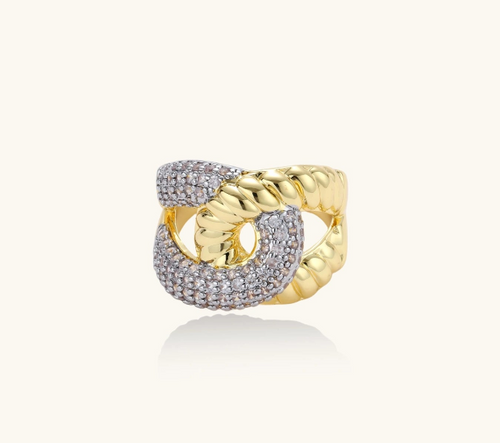 Product video showcasing Sculpted Chain Link Statement Ring with bold interlocking chain-inspired links and a polished sculptural gold-tone finish | Olaty