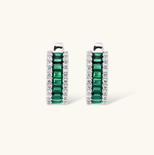 Product video showcasing Emerald Avenue Jewelry Set with rich emerald green details and coordinated statement jewelry pieces | Olaty