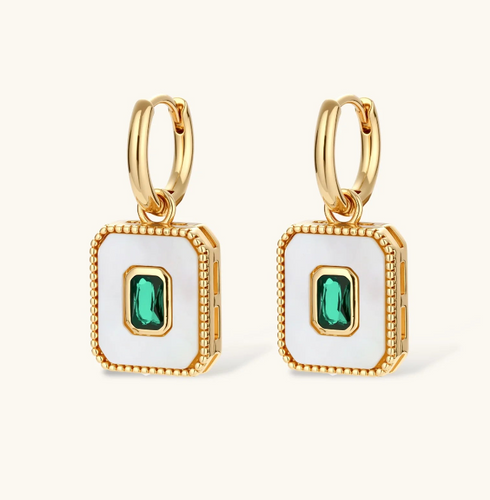 Product video showcasing Emerald Green Geometric Necklace & Huggie Earrings Set with rich emerald green details, geometric design and coordinated necklace and huggie earrings | Olaty
