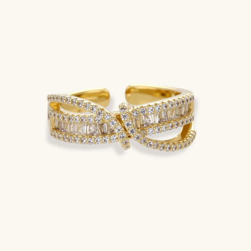 Product video showcasing Infinity Twist Zirconia Ring with sparkling zirconia details and an elegant infinity-inspired twisted design | Olaty